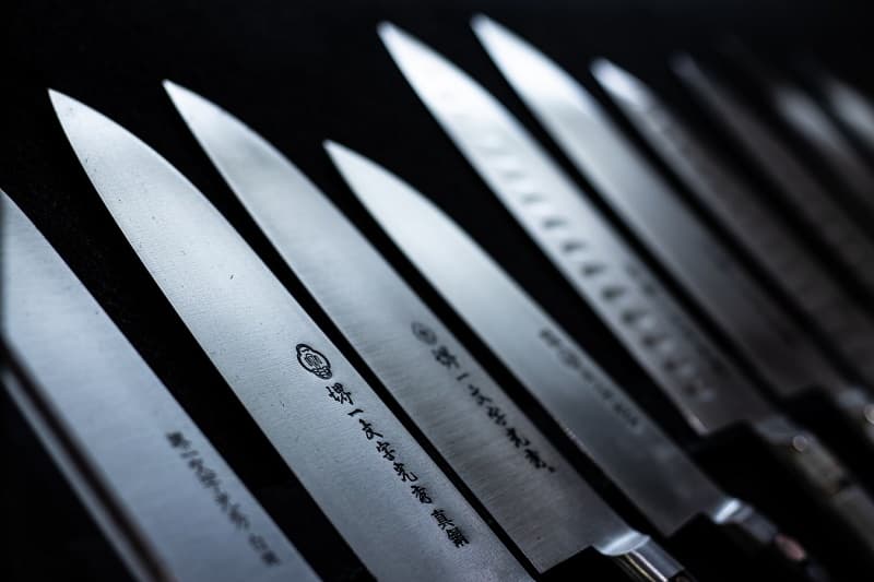 different types of kitchen knives to use for different types of cooking and cutting